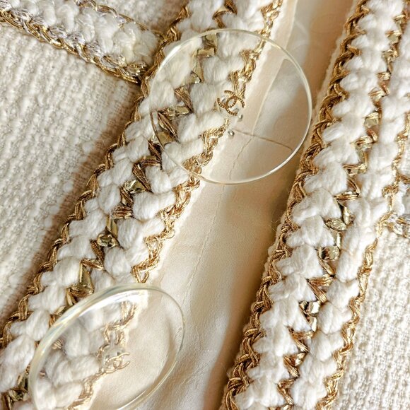 CHANEL ECRU 2017 17A PARIS COSMOPOLITE COLLECTION TWEED JACKET (40) - Picture 5 of 14